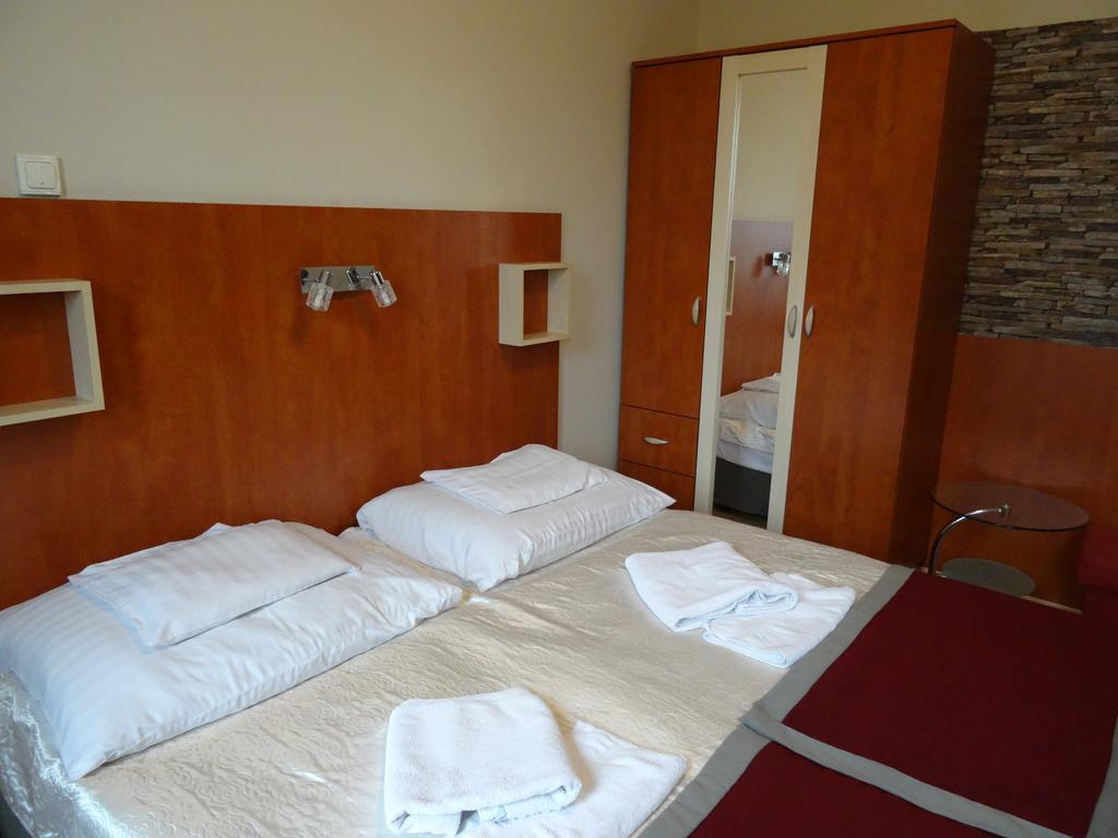 Fortuna Hotel Miskolc Room photo