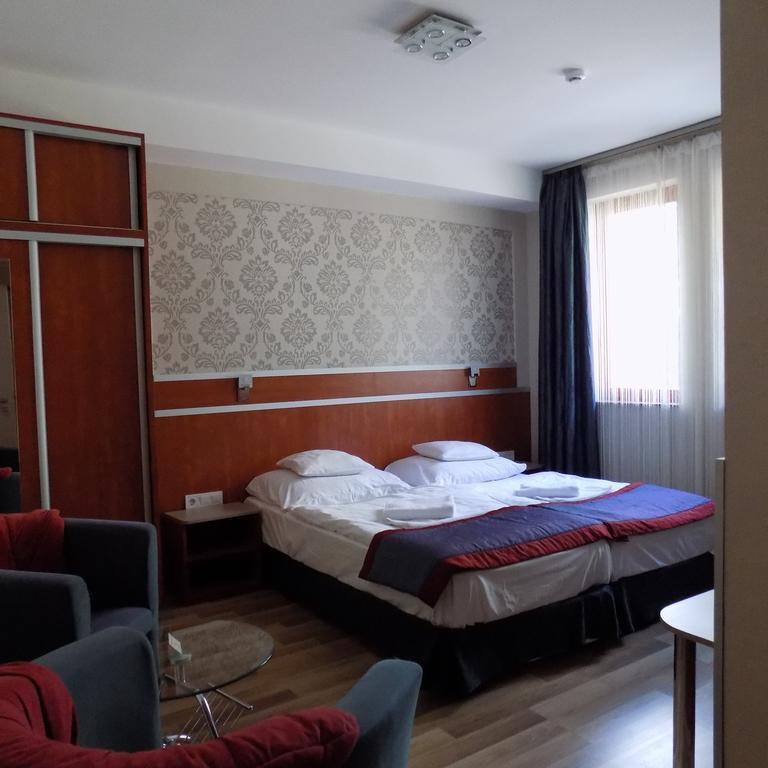 Fortuna Hotel Miskolc Exterior photo